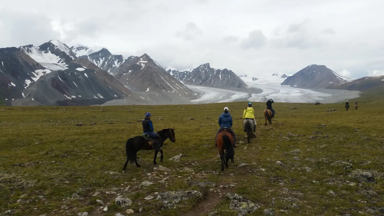 West Loop - Eagle hunters of Western Mongolia 15