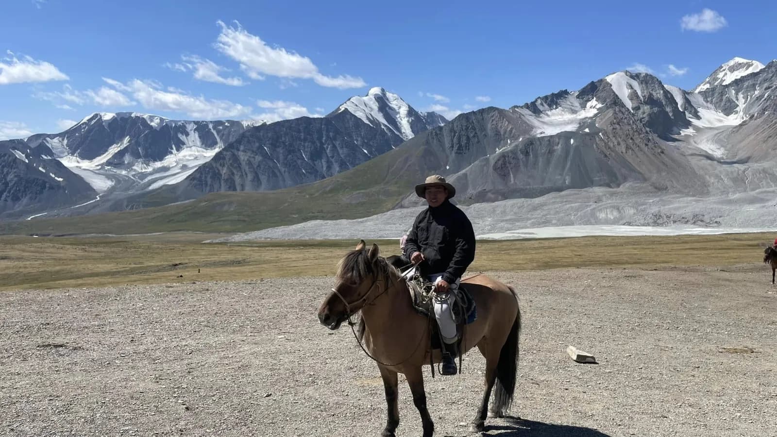 West Loop - Eagle hunters of Western Mongolia 23