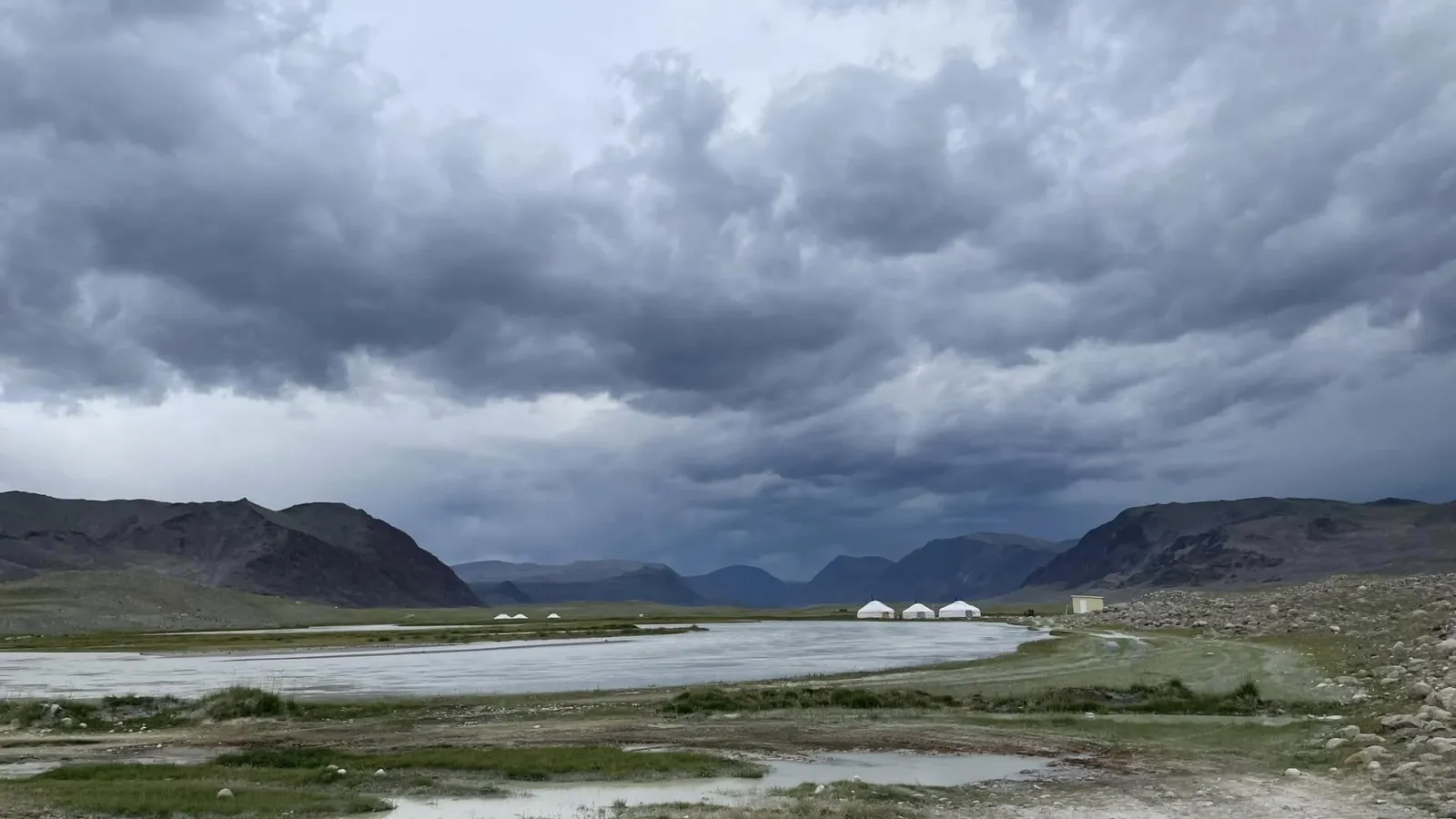 West Loop - Eagle hunters of Western Mongolia 30